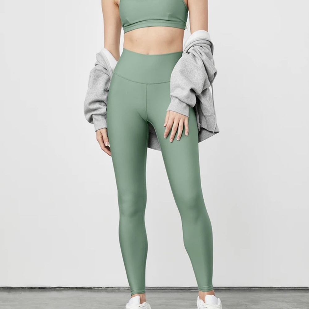 High-Waist Airlift Legging - Size S